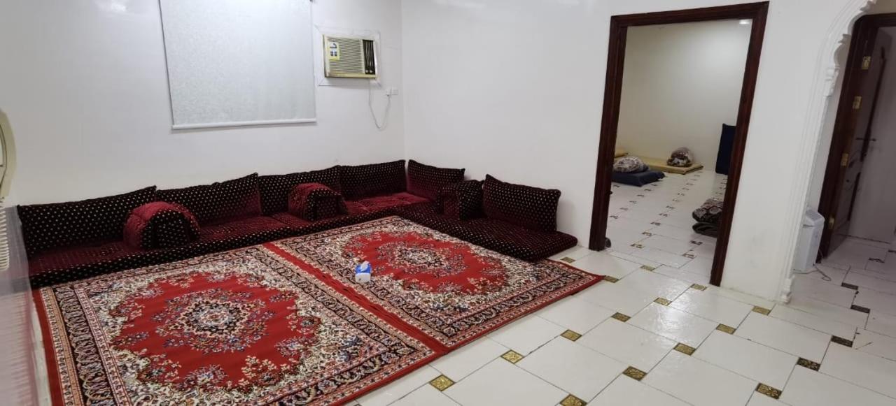 شقة عائلية -ليست فندقية- 8 دقائق بالسيارة للحرم أو قباء - Medina Luaran gambar